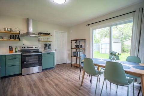 Dining space for your entire family and plenty of dishes for all to enjoy some take out or home-cooked meals - your choice!