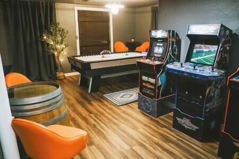 Game room! Drink tables, arcade games and air hockey!