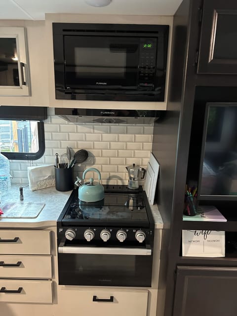 Stove/oven/microwave