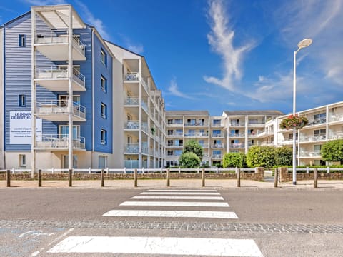 Trez Hir beach is just across the street. 