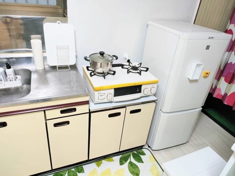 Fridge, microwave, stovetop, cookware/dishes/utensils