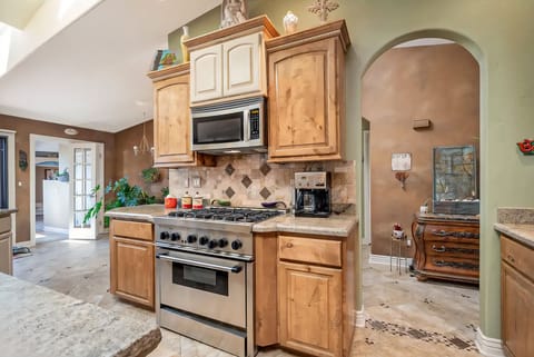 Fully Equipped Modern Kitchen for All Meals