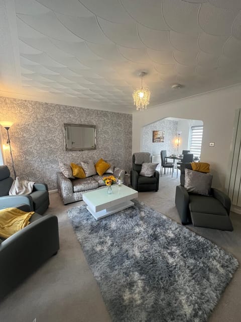 New carpets and paint and furniture fitted May 2024