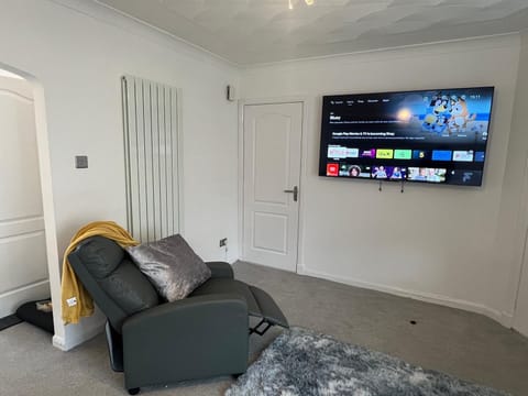 New carpets and paint and furniture fitted May 2024