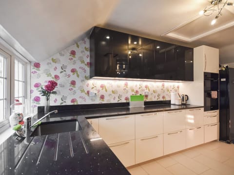 Kitchen | Nether Auchlinsky Cottage, Glendevon