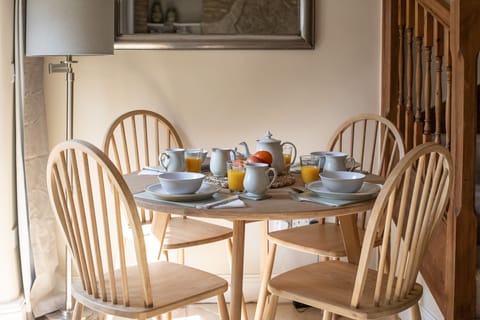 Enoch's Cottage Reception Room - StayCotswold