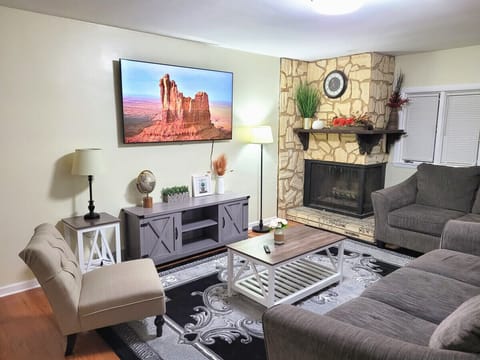 Smart TV, fireplace