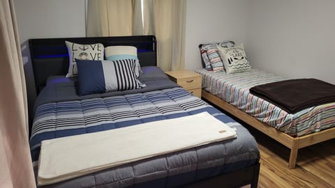 3 bedrooms, iron/ironing board, bed sheets