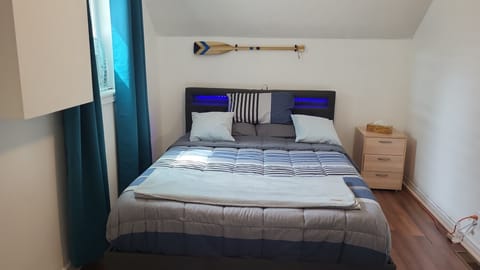 3 bedrooms, iron/ironing board, bed sheets