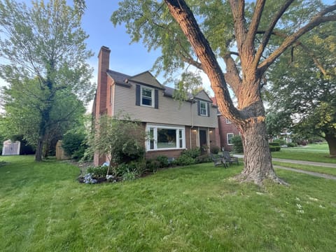 Located 1 mile from the edge of campus, it’s an easy walk to Notre Dame.