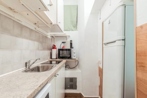 Fridge, microwave, stovetop, electric kettle