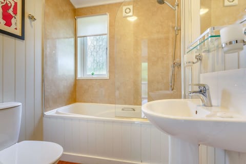 Churchill Lodge Bathroom