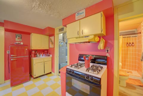 Electric Stove and Oven | Bathroom 2