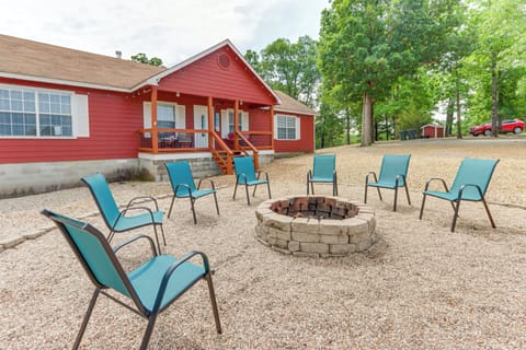 Eureka Springs Vacation Rental | 3BR | 2BA | 1,480 Sq Ft | 5 Steps to Enter