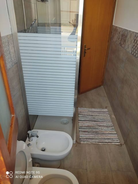 Shower, jetted tub, hair dryer, bidet