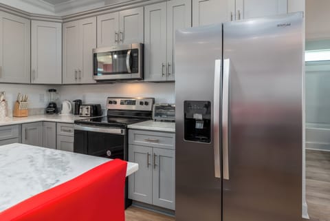 005 Wine n' Sea Fully Equipped Kitchen