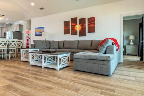 003 Wine n' Sea Pet Friendly Living Room