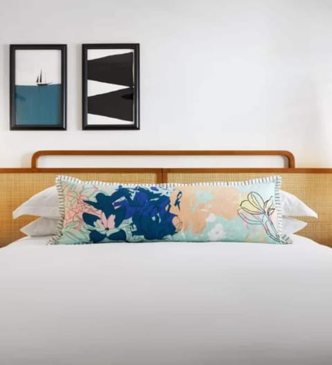 Unit with King bed. Exact unit will be assigned upon arrival. Views, colors, and decor may vary.