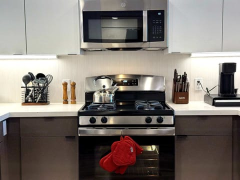 Experience extended comfort with a fully equipped kitchen featuring a coffee machine, stovetop, and microwave—everything you need for a seamless long-term stay.