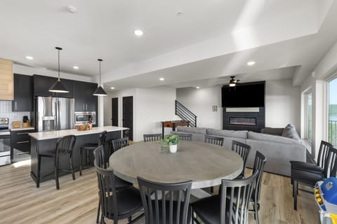 Cloud Nine - Main Level: Kitchen