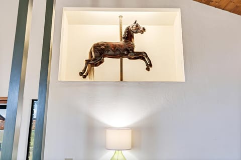 Clever decorations throughout