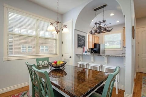 Full size  6 person dining table.