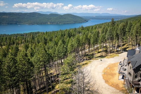 Stunning views of Whitefish Lake and easy access to Whitefish Mountain Resort!