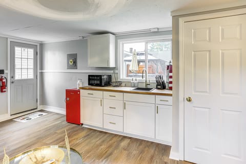 Garage Apartment Kitchenette | Mini Fridge | Microwave