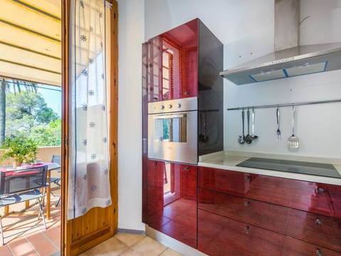 Cabinetry, Furniture, Tap, Sink, Plumbing Fixture, Building, Countertop, Kitchen, Wood, Kitchen Sink