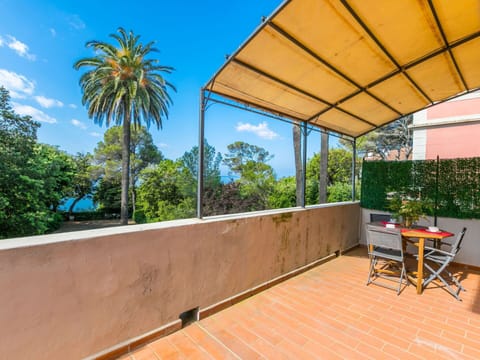 Property, Plant, Sky, Building, Shade, Cloud, Chair, Tree, Outdoor Furniture, House