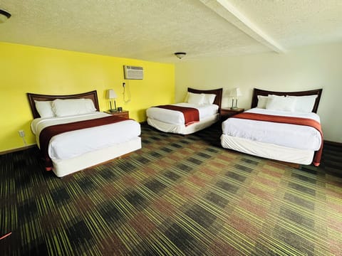 Room with 3 Queen Beds
