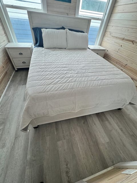 4 bedrooms, bed sheets