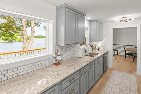 Drink your coffee while overlooking the beautiful Lake Loch Lomond.