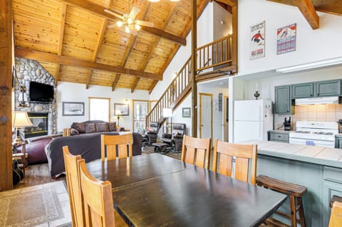Dining Area | Dishware/Flatware | 1st Floor