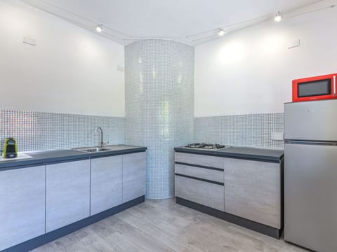 Cabinetry, Building, Wood, Interior Design, Countertop, Plumbing Fixture, House, Floor, Tap, Flooring