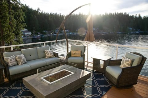 Main level deck with natural gas fire table (1)