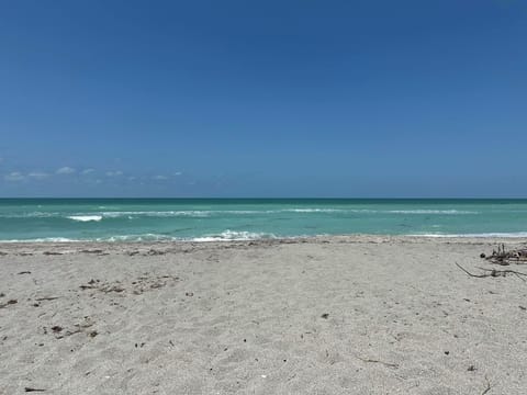 Beach nearby, sun loungers, beach towels