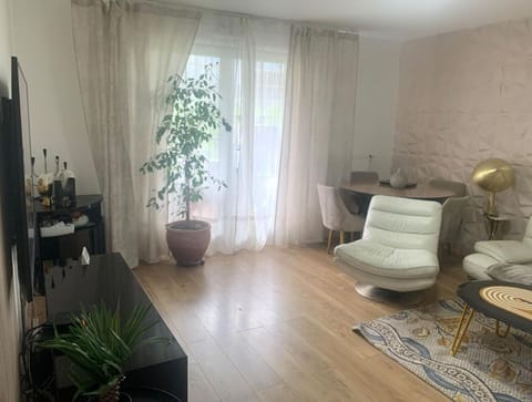 Appartement au Cœur du Village Olympique, à Proximité de Paris Apartment in Aubervilliers