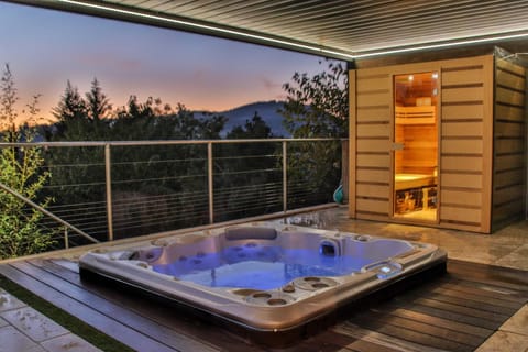 Jacuzzi