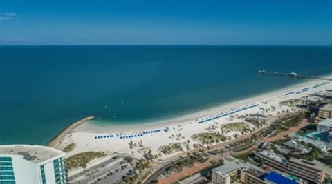 Beach nearby, sun loungers, beach towels