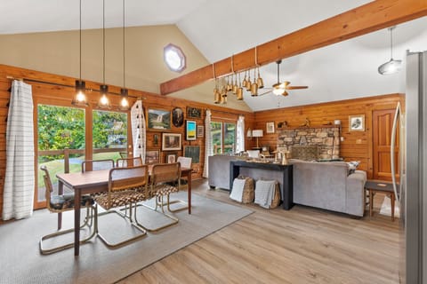 Dining Area with Table for 6