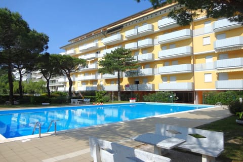 Holiday Home Swimming Pool