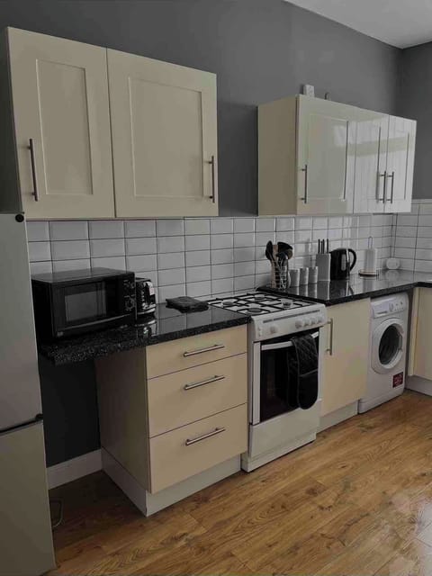 We have lots of cupboard space to store your breakfast cereals, snacks, and cooking essentials