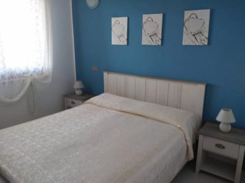 3 bedrooms, iron/ironing board, bed sheets