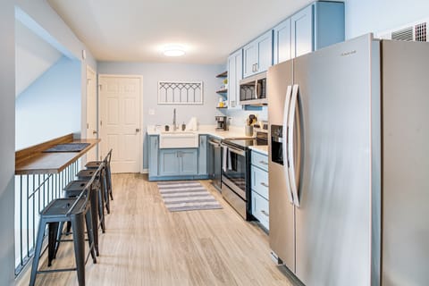 Kitchen | Dishwasher | Drip Coffee Maker | 2nd Floor