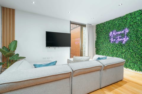 Welcome to CasaCity! ♡ We’d love to host you and make your stay unforgettable.