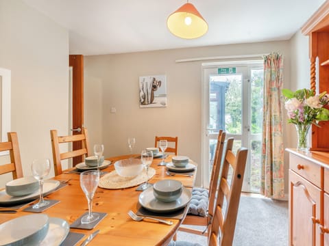 Dining Area | Carraig-Dhubh South - Carraig Dhubh Cottages, Whiting Bay
