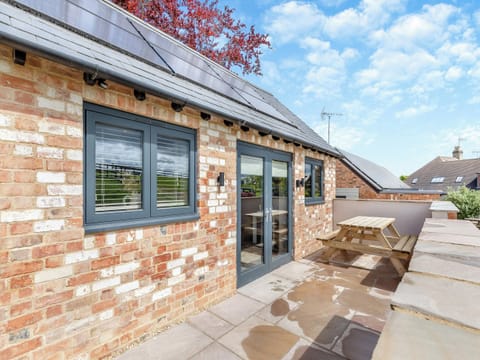 Terrace | The Old Stables 1 - Quarry Hill Farm, Shipton Under Wychwood