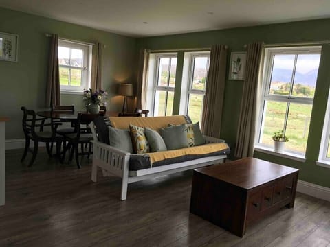 Livingroom and dining area