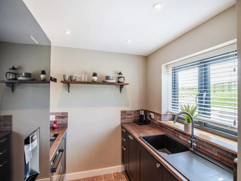 Kitchen | The Old Stables 2 - Quarry Hill Farm, Shipton-Under-Wychwood